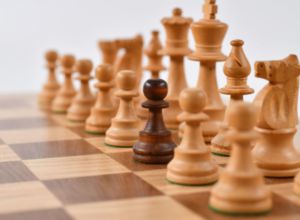 Chcete si zahrať šachy online proti Pc, alebo skutočným hráčom? Poradíme vám, ktoré portály ponúkajú najlepšiu zábavu.